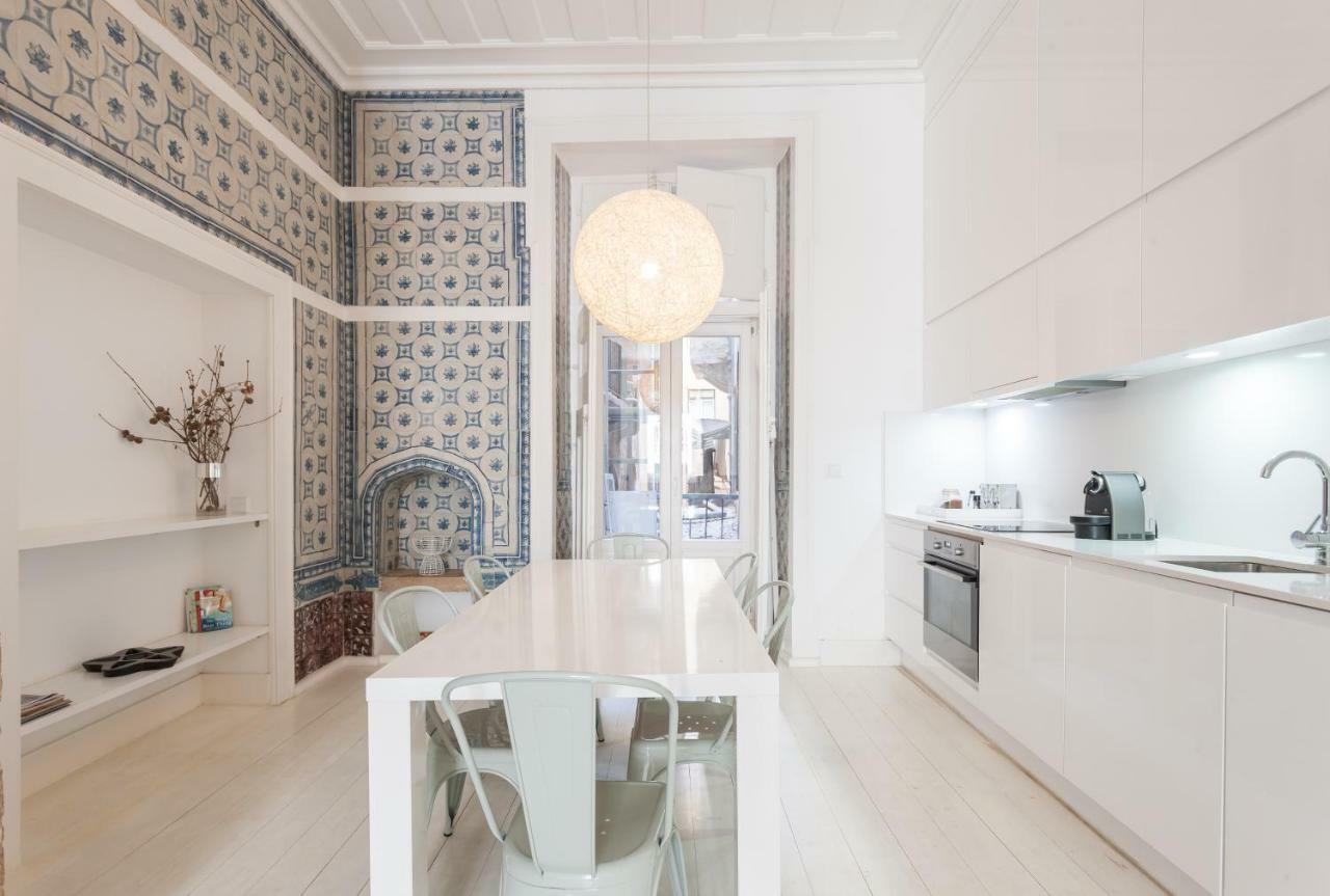 Baixa Tile Blue Two-Bedroom Apartment - By Lu Holidays Lisbon Bagian luar foto
